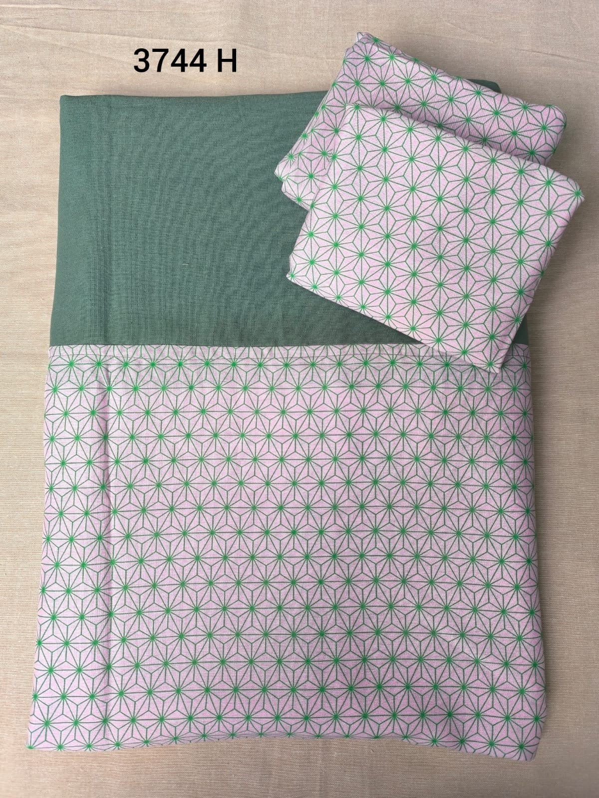100% Cotton Double Border Bed sheet (1+2) Size 90 X 100 Code: 3744