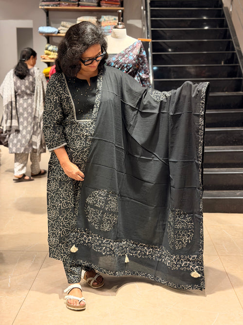 Ajrakh Ready-to-Wear Set with Dupatta – Black With White