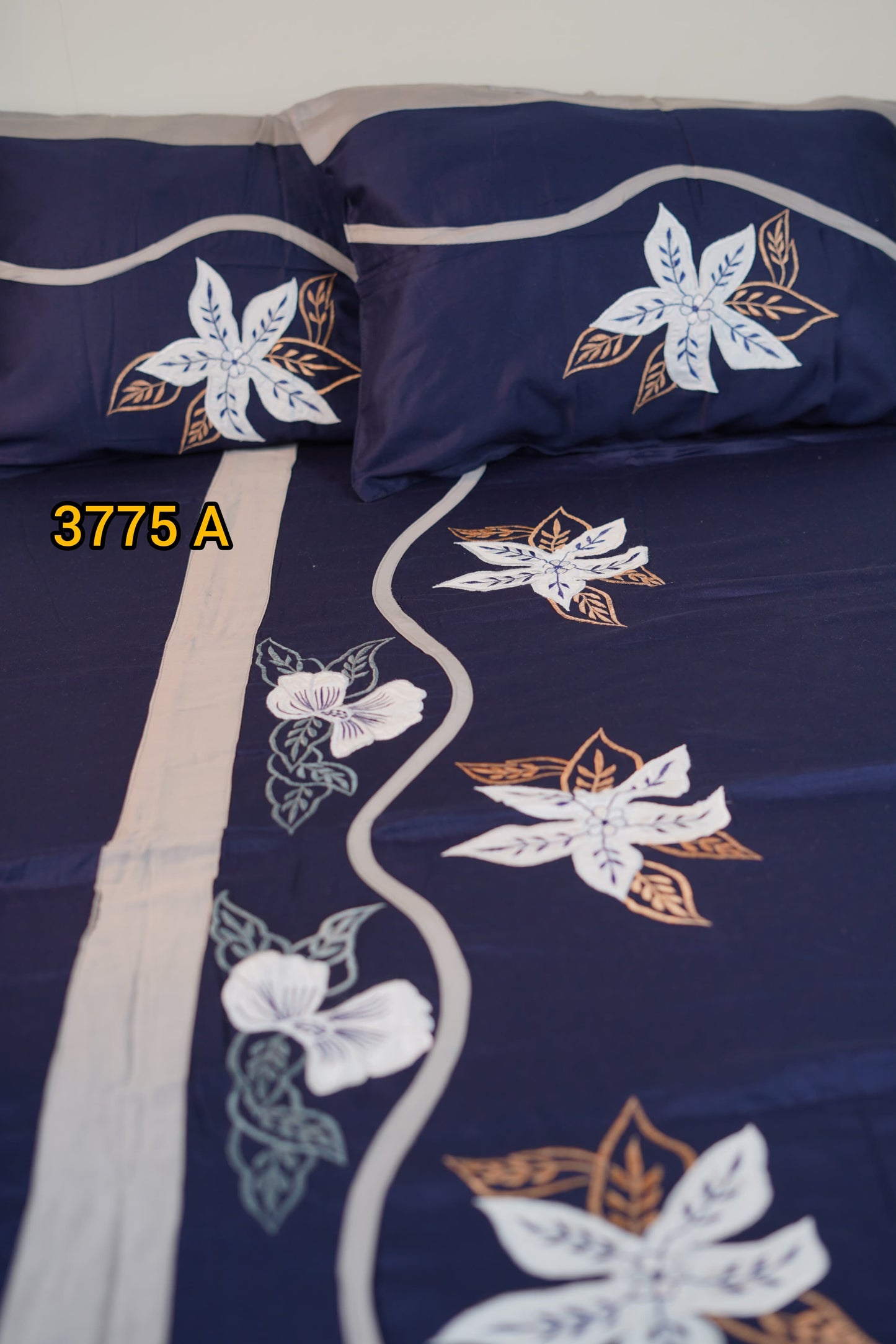 Embroidery King Size Bedsheet 274cm X 274cm Code: 3775