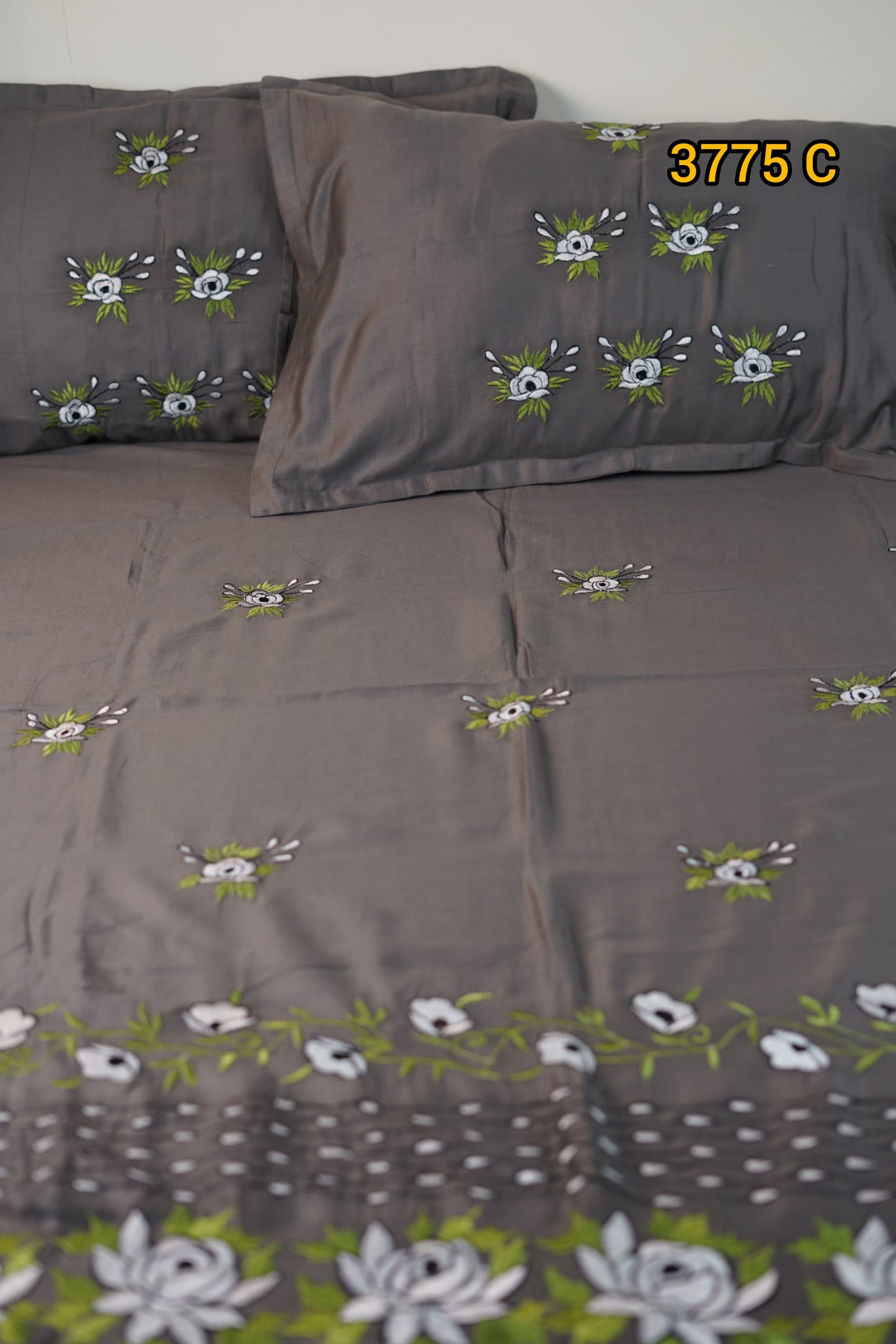 Embroidery King Size Bedsheet 274cm X 274cm Code: 3775